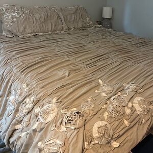 Soft Surroundings Bedding Set (King Comforter / Quilt & Shams)